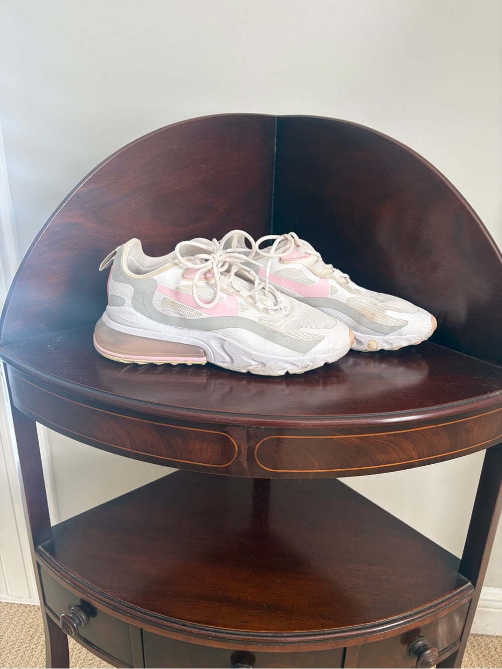 Nike Women's White and Light Pink Athletic Sneakers